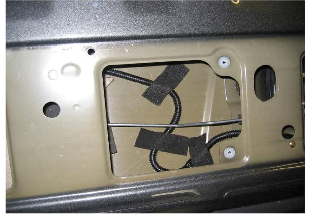 How to connect tailgate to central locking D22 & D40